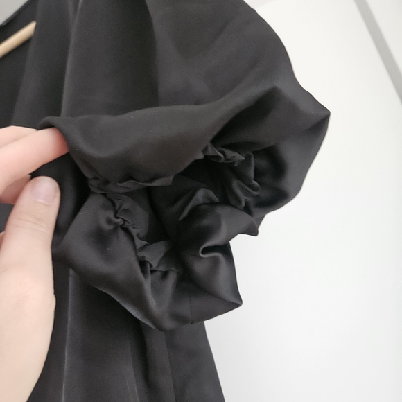RW&CO. Black Puff Sleeve V-Neck Satin Blouse - Picture 3 of 5